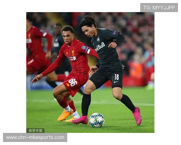 多特边路连线形成多次门前绝佳机会 多特边路连线形成多次门前绝佳机会