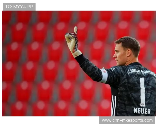 拜仁强化后防：诺伊尔带队演练高球争顶与门线救险