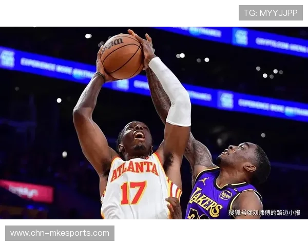 湖人高位策应为内线创造空档机会