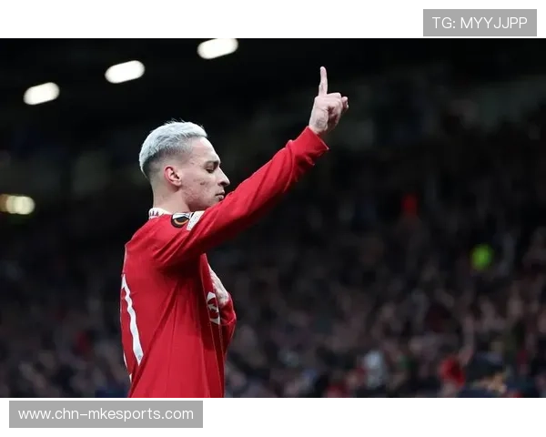 莱万离门远射的爆发力令人侧目 莱万离门远射的爆发力令人侧目