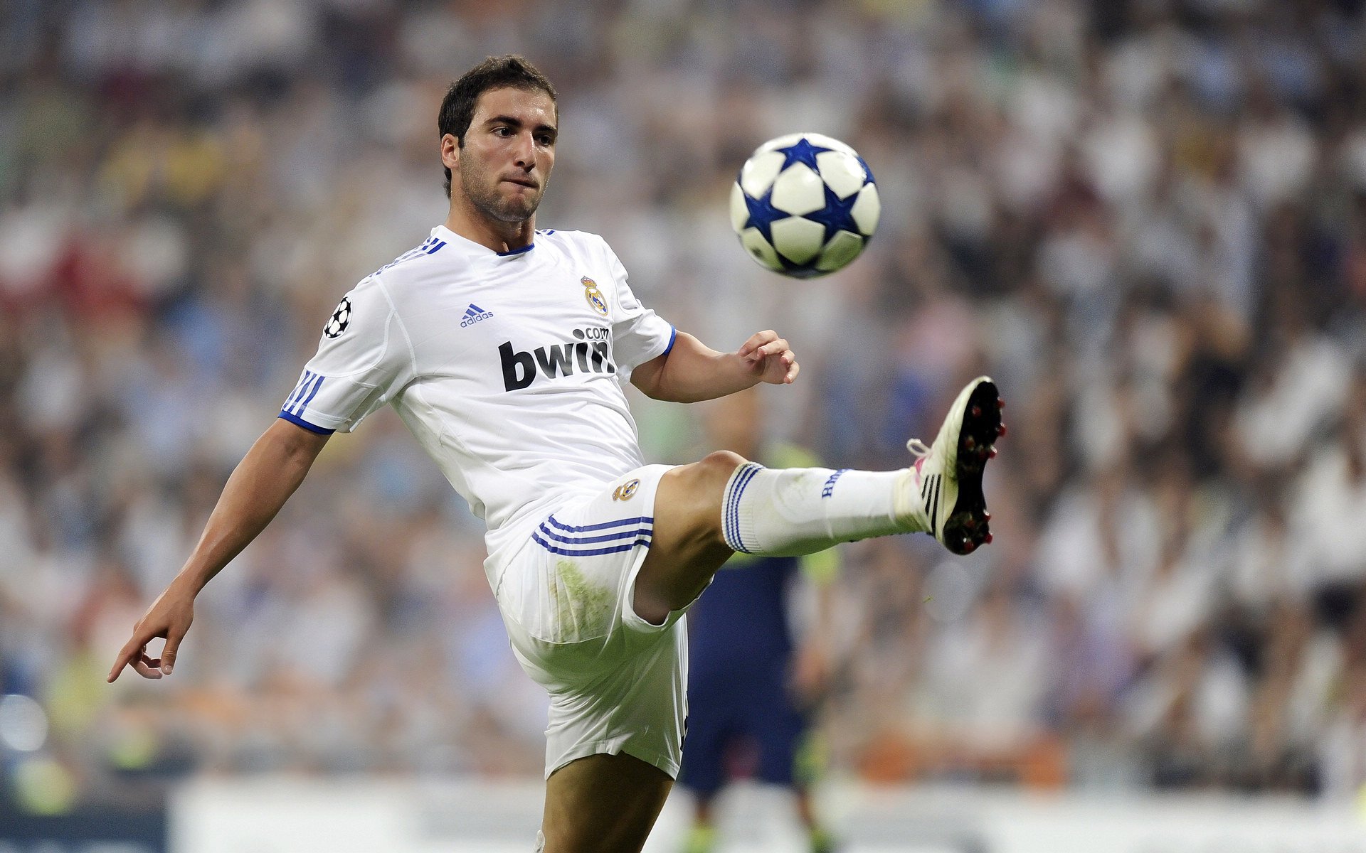 利物浦欧冠逐渐稳步推进,目标再创辉煌